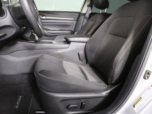 Used 2024 Nissan Altima 2.5 SV image 11