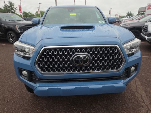 Certified 2019 Toyota Tacoma TRD Sport AWD/4WD image 8