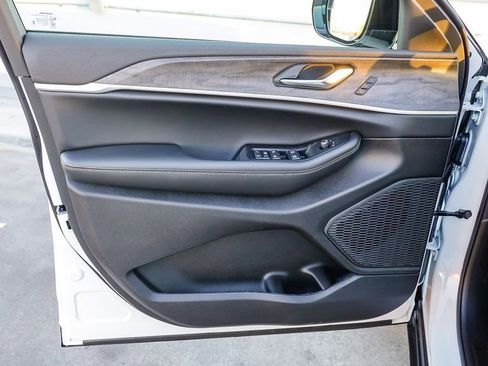 New 2025 Jeep Grand Cherokee Limited image 22