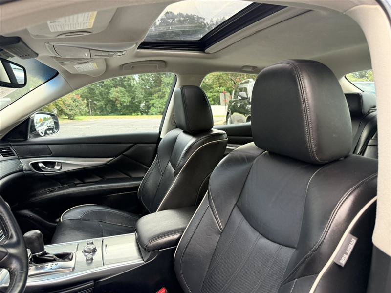 Used 2017 INFINITI Q70 3.7 AWD/4WD image 24