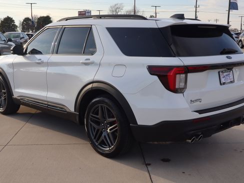 Used 2025 Ford Explorer ST image 7