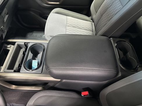 Used 2024 Nissan Titan SV w/ SV Bronze Edition Package image 23