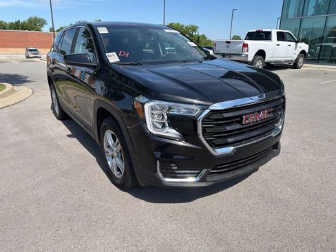 Used 2024 GMC Terrain SLE AWD/4WD image 2