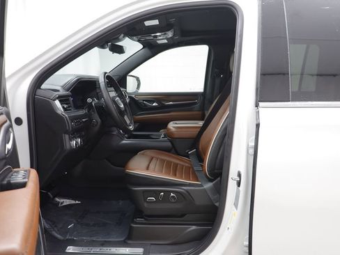 Used 2024 GMC Yukon XL Denali Ultimate image 5