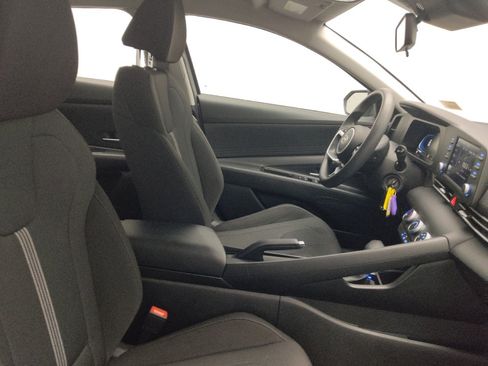 Used 2025 Hyundai Elantra SE FWD image 21