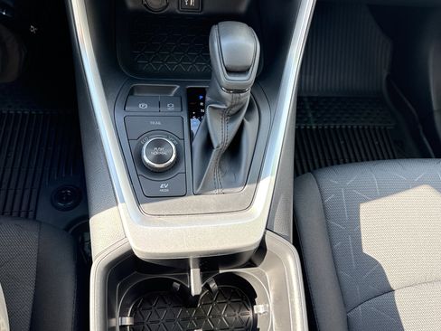 Used 2024 Toyota RAV4 XLE image 19