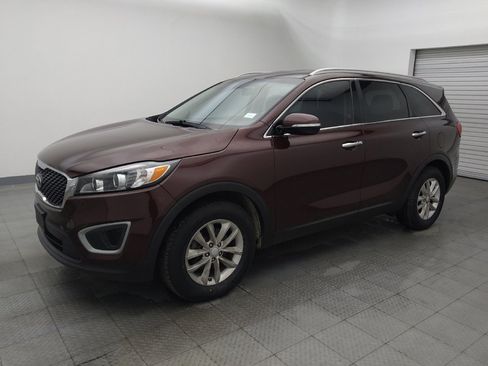 Used 2018 Kia Sorento LX image 2
