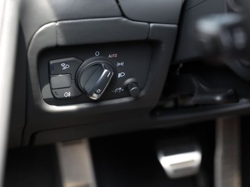 Used 2018 Audi R8 V10 plus w/ Full Leather Package image 45