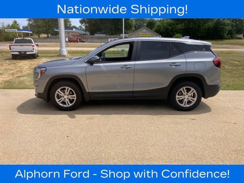 Used 2024 GMC Terrain SLE AWD/4WD image 3