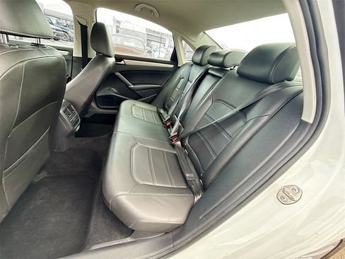 Used 2020 Volkswagen Passat 2.0T SE image 27