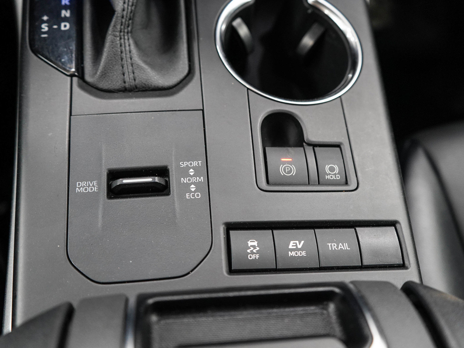 Used 2021 Toyota Highlander XLE AWD/4WD image 25
