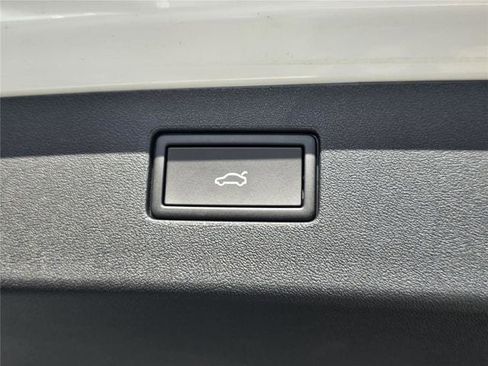 New 2026 Volkswagen Tiguan SE FWD image 21