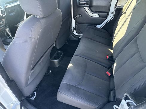 Used 2018 Jeep Wrangler Unlimited Sport w/ Connectivity Group image 15