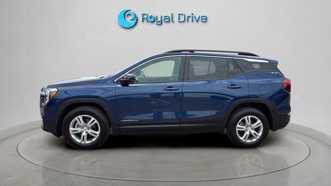 Used 2022 GMC Terrain SLE w/ Driver Convenience Package AWD/4WD image 3