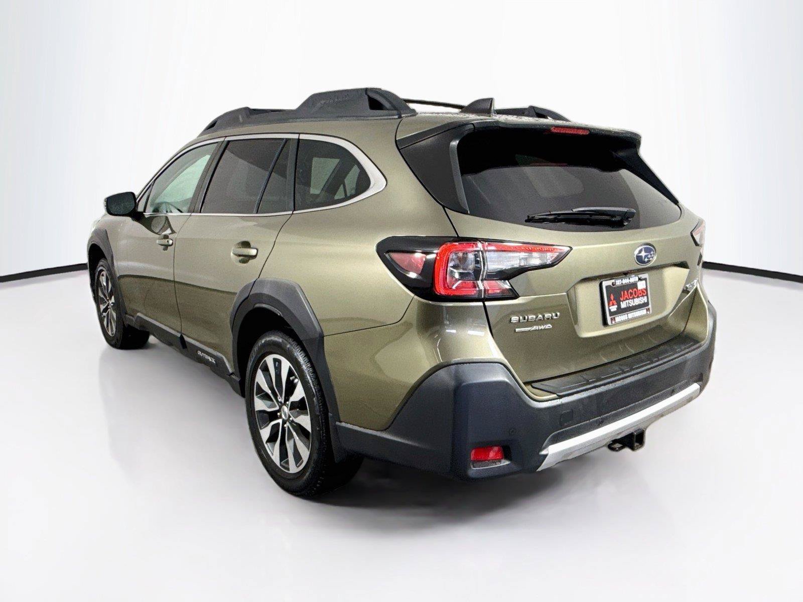 Used 2023 Subaru Outback Limited AWD/4WD image 3