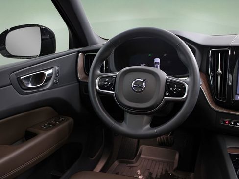 Certified 2025 Volvo XC60 B5 Plus w/ Protection Package Premier AWD/4WD image 16