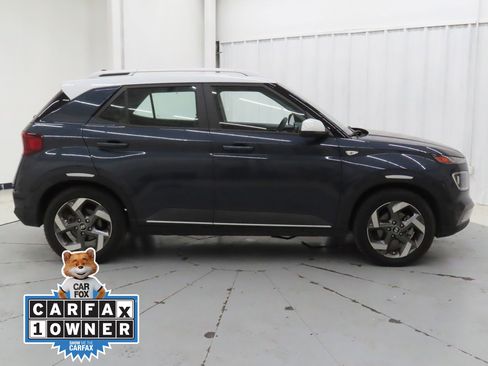 Used 2022 Hyundai Venue Limited image 2