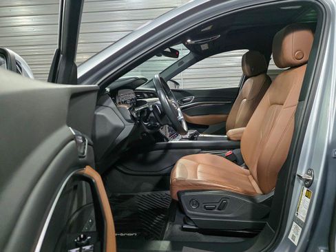 Used 2022 Audi e-tron Premium Plus image 13