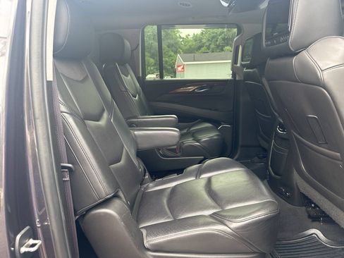 Used 2015 Cadillac Escalade ESV Luxury AWD/4WD image 26