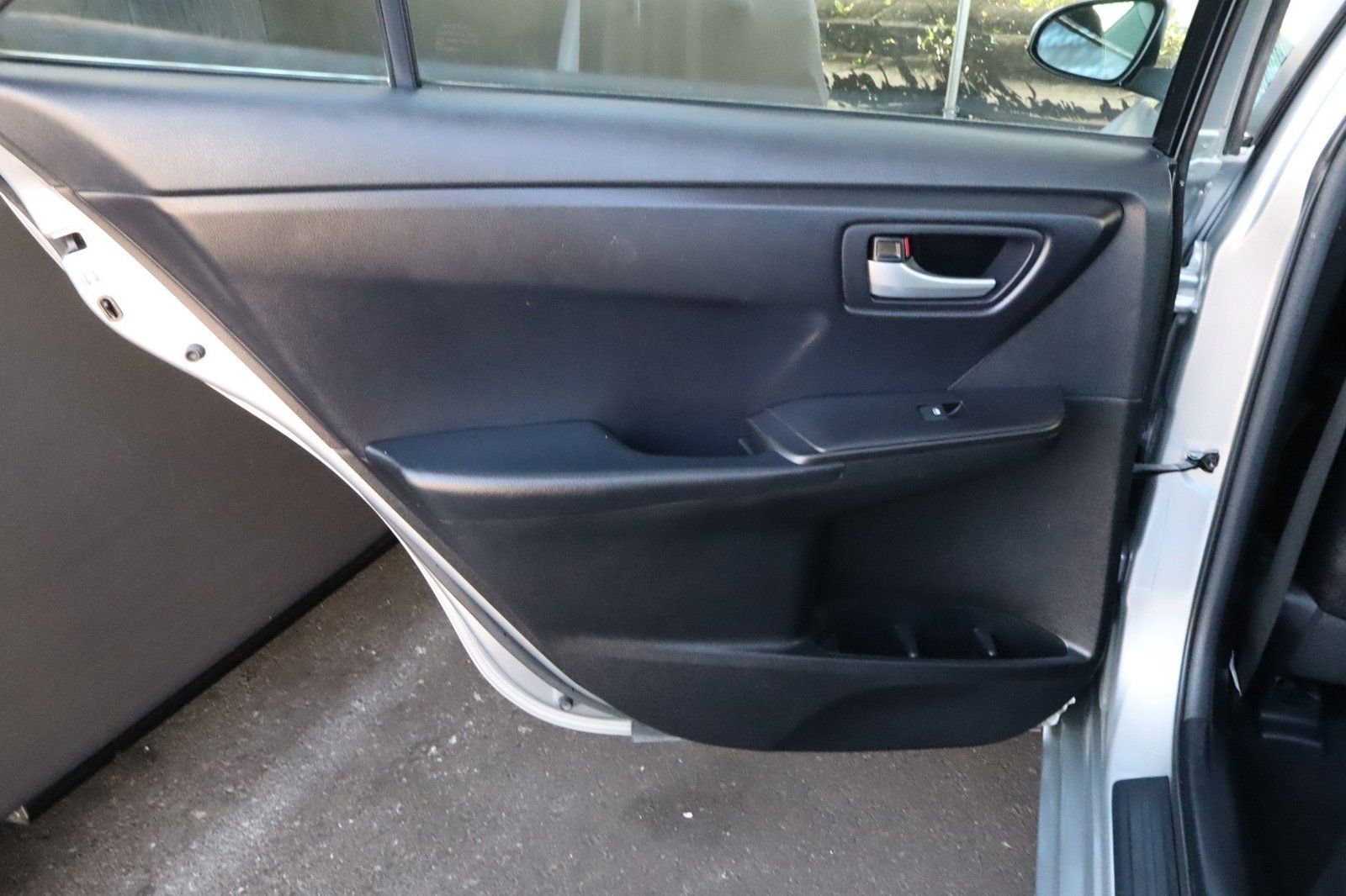 Used 2017 Toyota Camry SE FWD image 37
