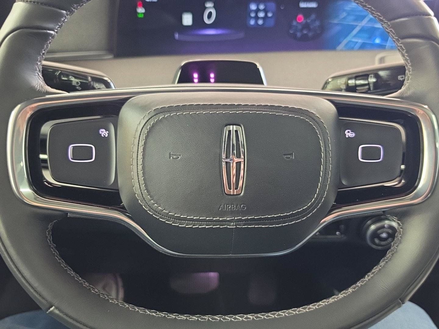 Certified 2025 Lincoln Navigator Reserve w/ Jet Appearance Package AWD/4WD image 9