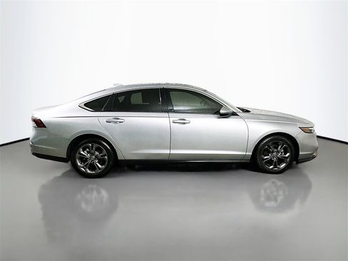 Used 2023 Honda Accord EX image 7