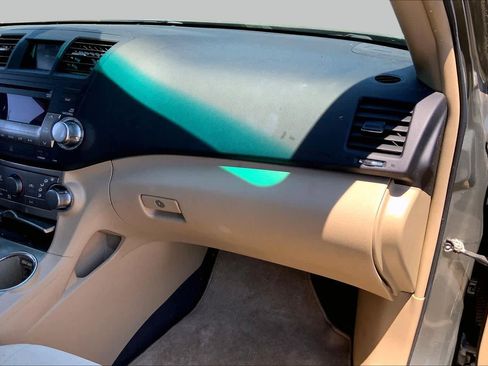 Used 2011 Toyota Highlander 4WD w/ Tech Pkg image 18