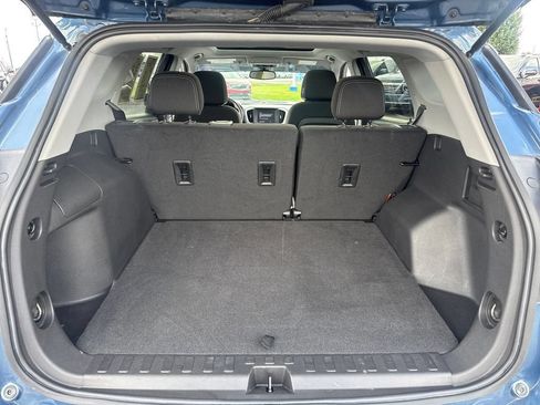 Used 2024 GMC Terrain SLE w/ Driver Convenience Package FWD image 6