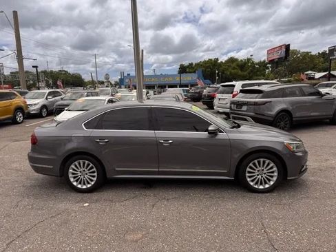 Used 2017 Volkswagen Passat 1.8T SE w/ SE Lighting Package image 5