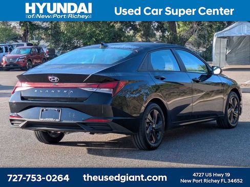 Certified 2023 Hyundai Elantra SEL image 5