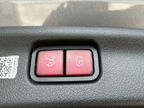 Used 2025 Mercedes-Benz C 300 4MATIC Sedan image 47