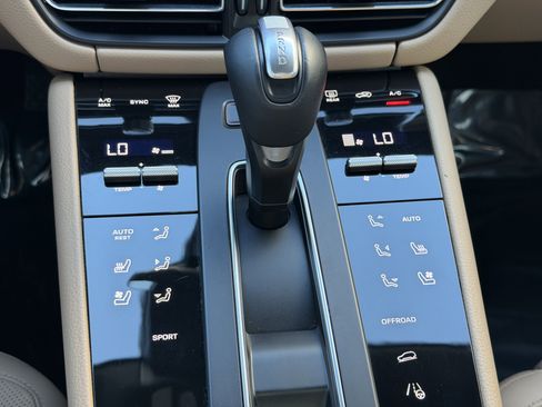 Certified 2022 Porsche Macan image 33