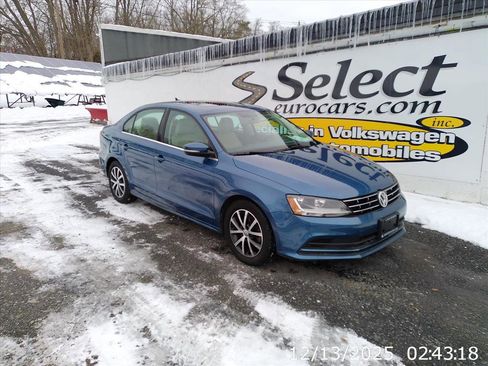 Used 2018 Volkswagen Jetta SE image 2