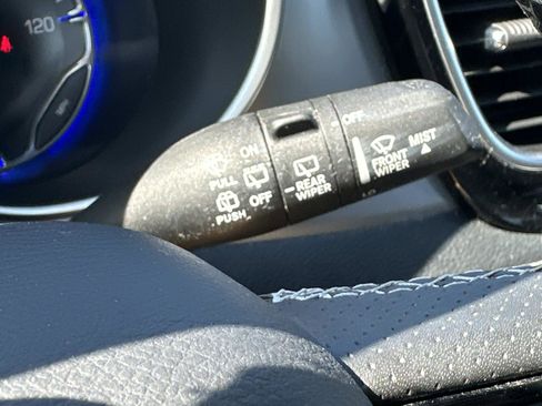 Used 2020 Chrysler Pacifica Limited w/ Advanced Safetytec Group FWD image 24