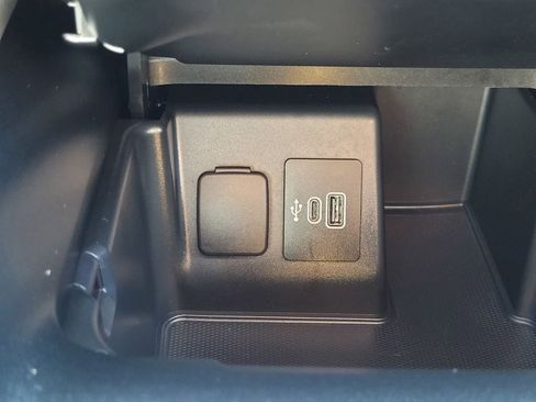 Used 2025 Ford Explorer Active image 25