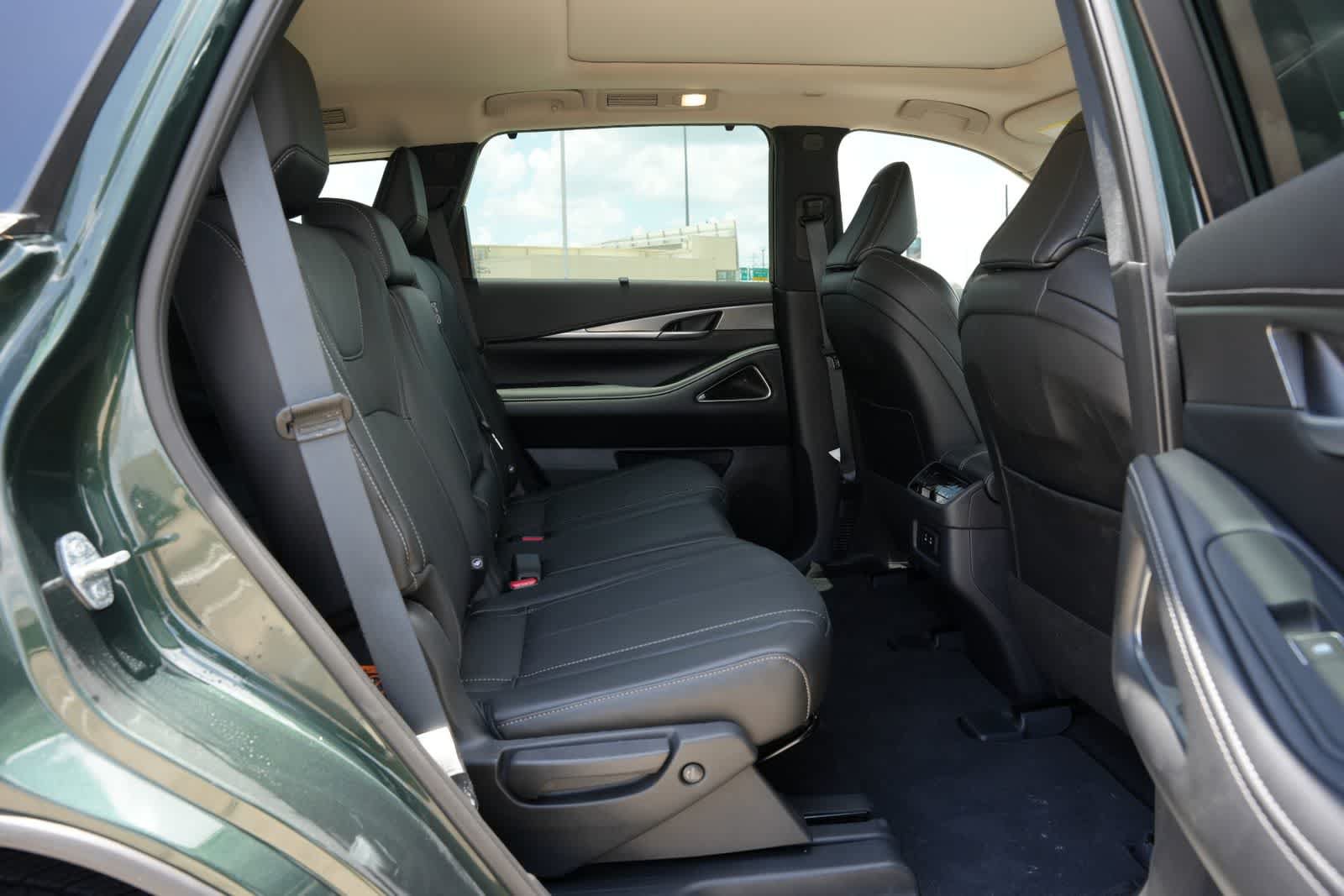 Certified 2026 INFINITI QX60 Luxe w/ Cargo Package FWD image 19