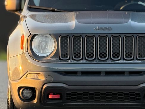 Used 2017 Jeep Renegade Trailhawk AWD/4WD image 11