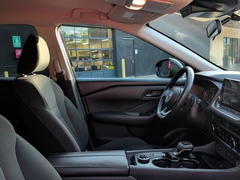 Used 2024 Nissan Rogue S AWD/4WD image 27