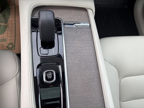 Certified 2023 Volvo XC90 B6 Plus image 32