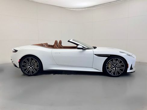 Used 2025 Aston Martin DB12 Convertible image 42