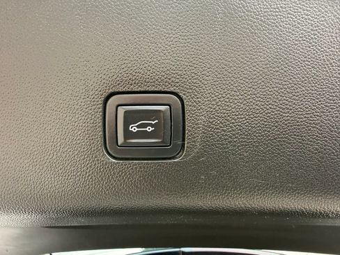 Used 2019 Chevrolet Traverse LT AWD/4WD image 16