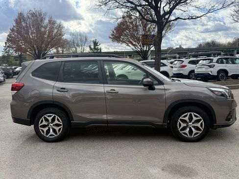 Certified 2022 Subaru Forester Premium image 5