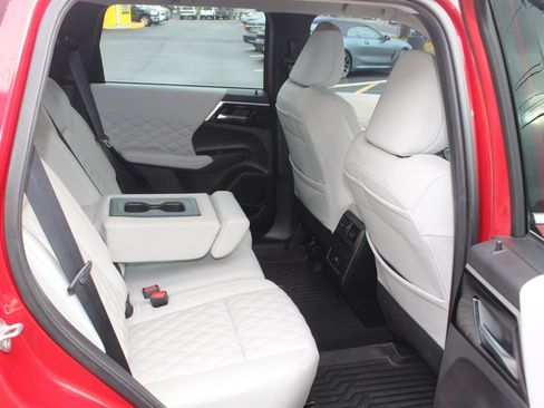 Used 2022 Mitsubishi Outlander SEL image 16