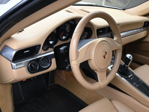 Certified 2014 Porsche 911 Carrera image 5