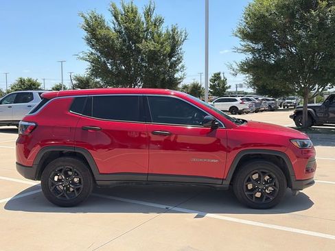 Used 2025 Jeep Compass Sport AWD/4WD image 10