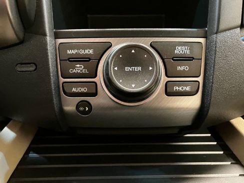 Used 2015 Honda Pilot Touring image 24