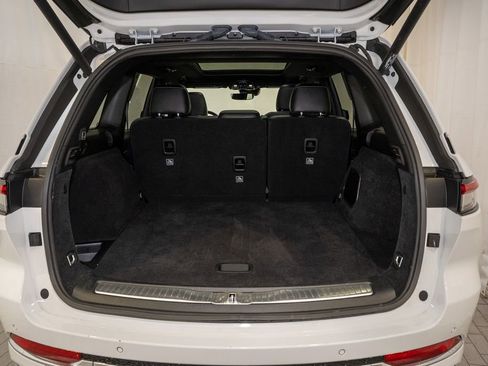 Used 2024 Jeep Grand Cherokee Overland image 6