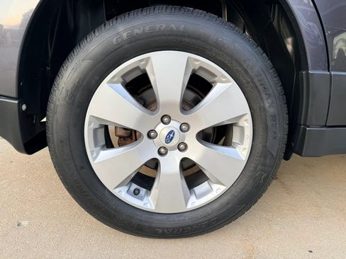 Used 2012 Subaru Outback 3.6R Limited w/ Moonroof Pkg AWD/4WD image 23