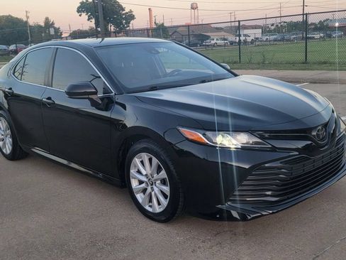 Used 2019 Toyota Camry LE FWD image 2