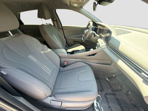 Used 2024 Hyundai Elantra SEL FWD image 28